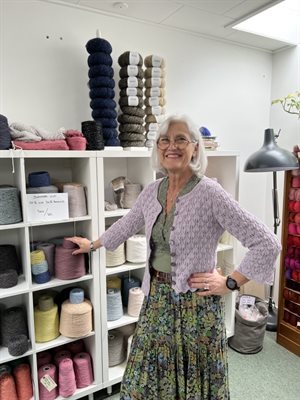 Esther by Permin - cardigan i hulmønster